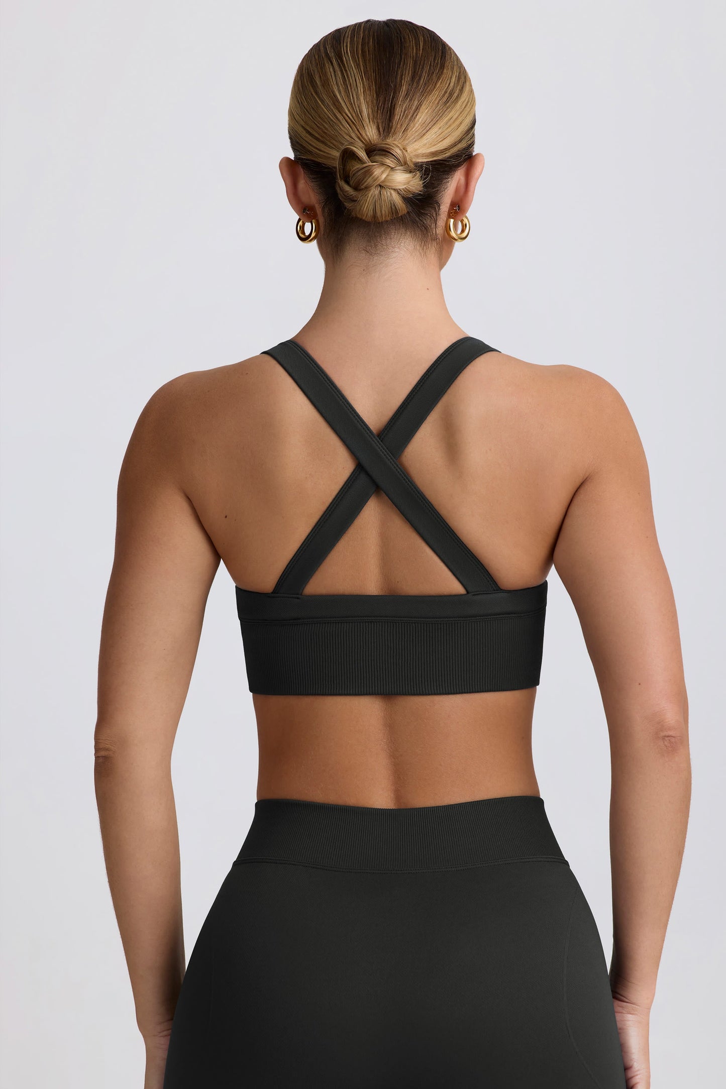 Super Sculpt Seamless Cross-Back Sports Bra in Ash