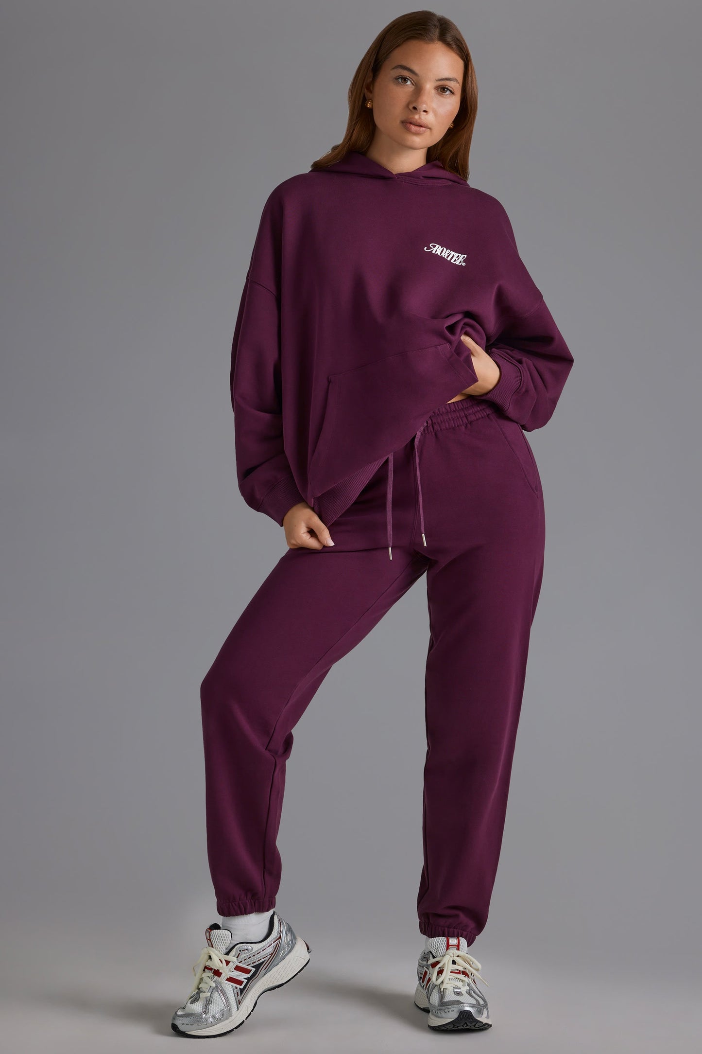 Soft Cotton Jersey Relaxed Mid-Rise Joggers in Grape