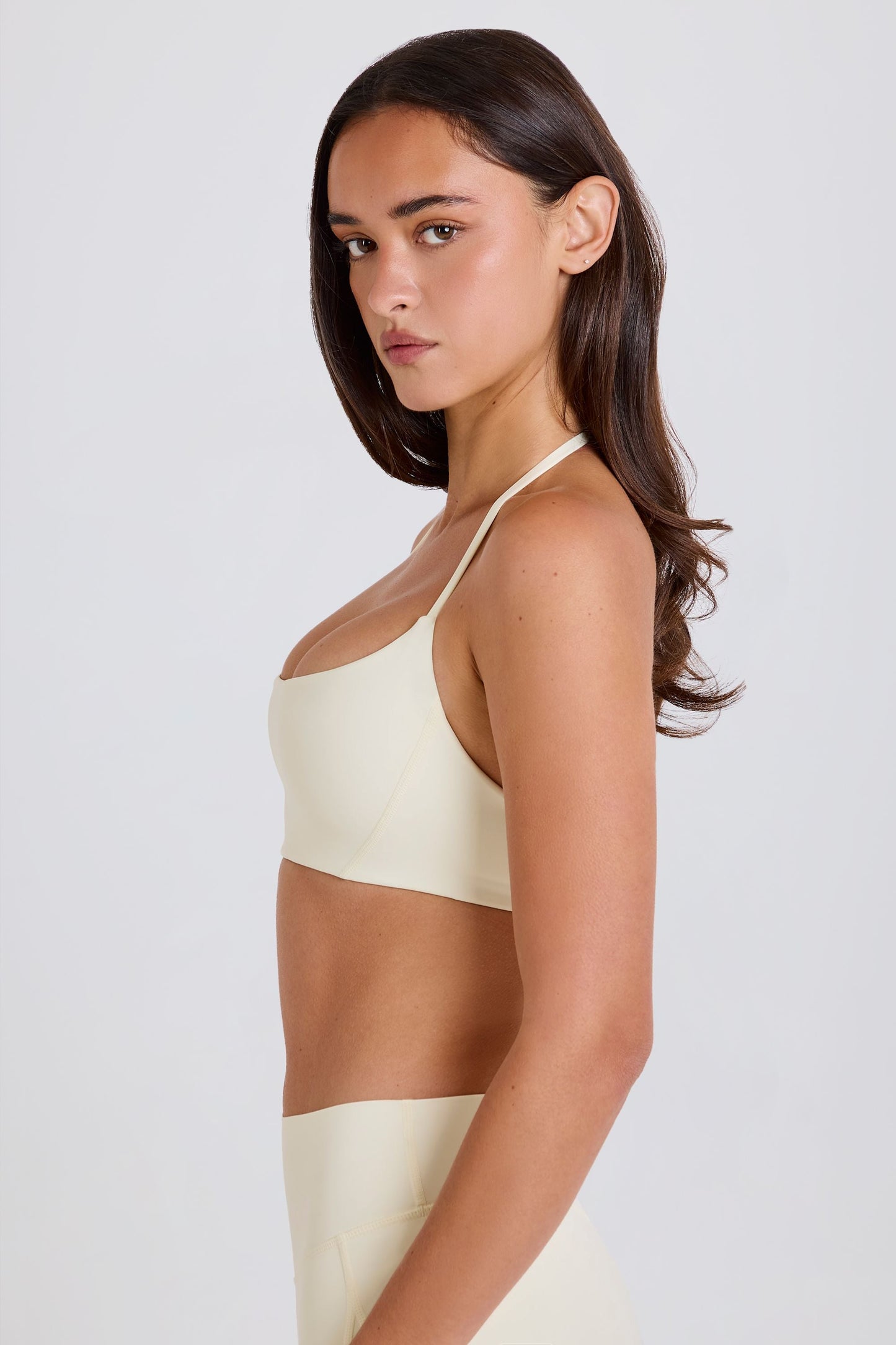 Scoop-Neck Halterneck Sports Bra in Cream